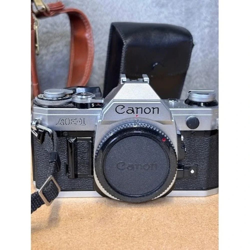 Canon AE-1 35mm Film SLR Camera‎ 35-70mm Lens Speedlite 155A Flash Case Bundle